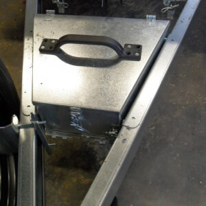 Liina-/tarvikelokero, sinkattuna