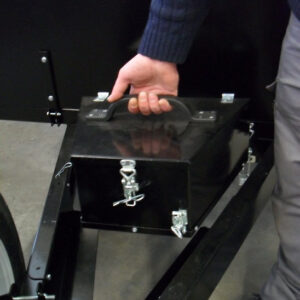 Liina-/tarvikelokero, maalattuna